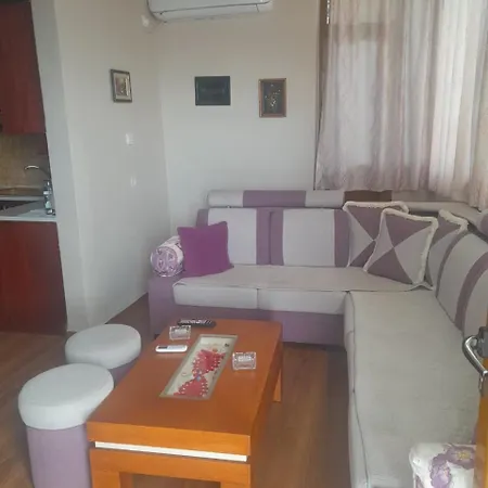 Rezart Apartment *